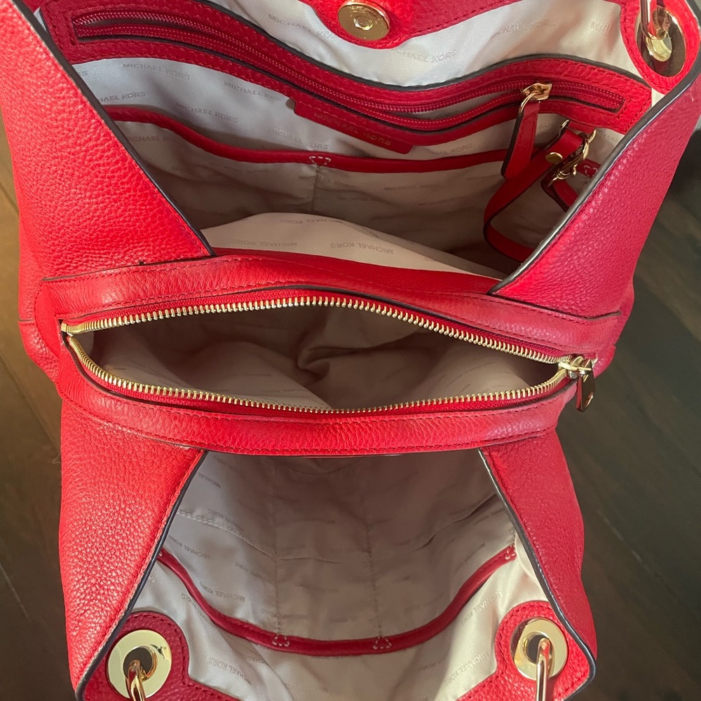 Michael Kors Raven Shoulder Tote Bag Red Pebbled Leather Gold Hardware NWOT - Picture 8 of 11